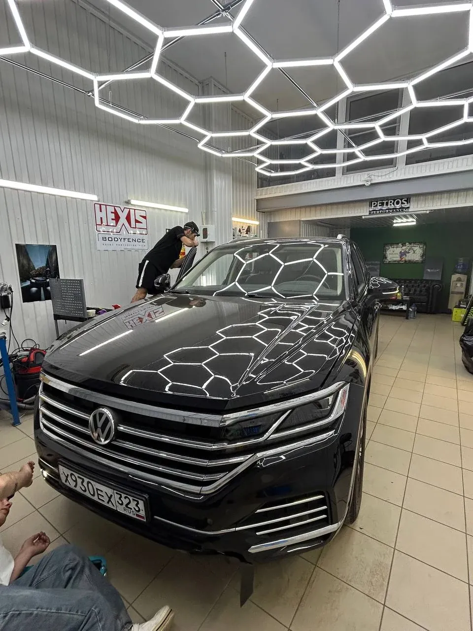 Автомобиль после работ с защитной плёнкой